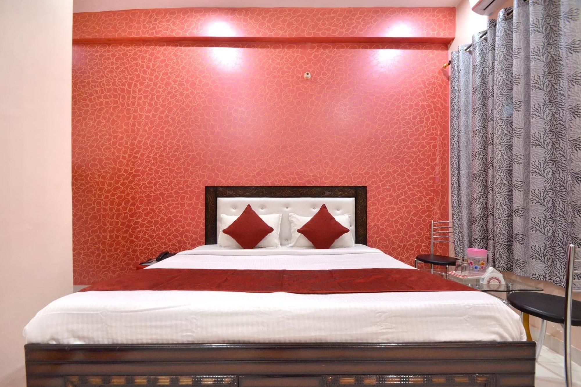 Hotel O Galaxy Nayagaon ภายนอก รูปภาพ