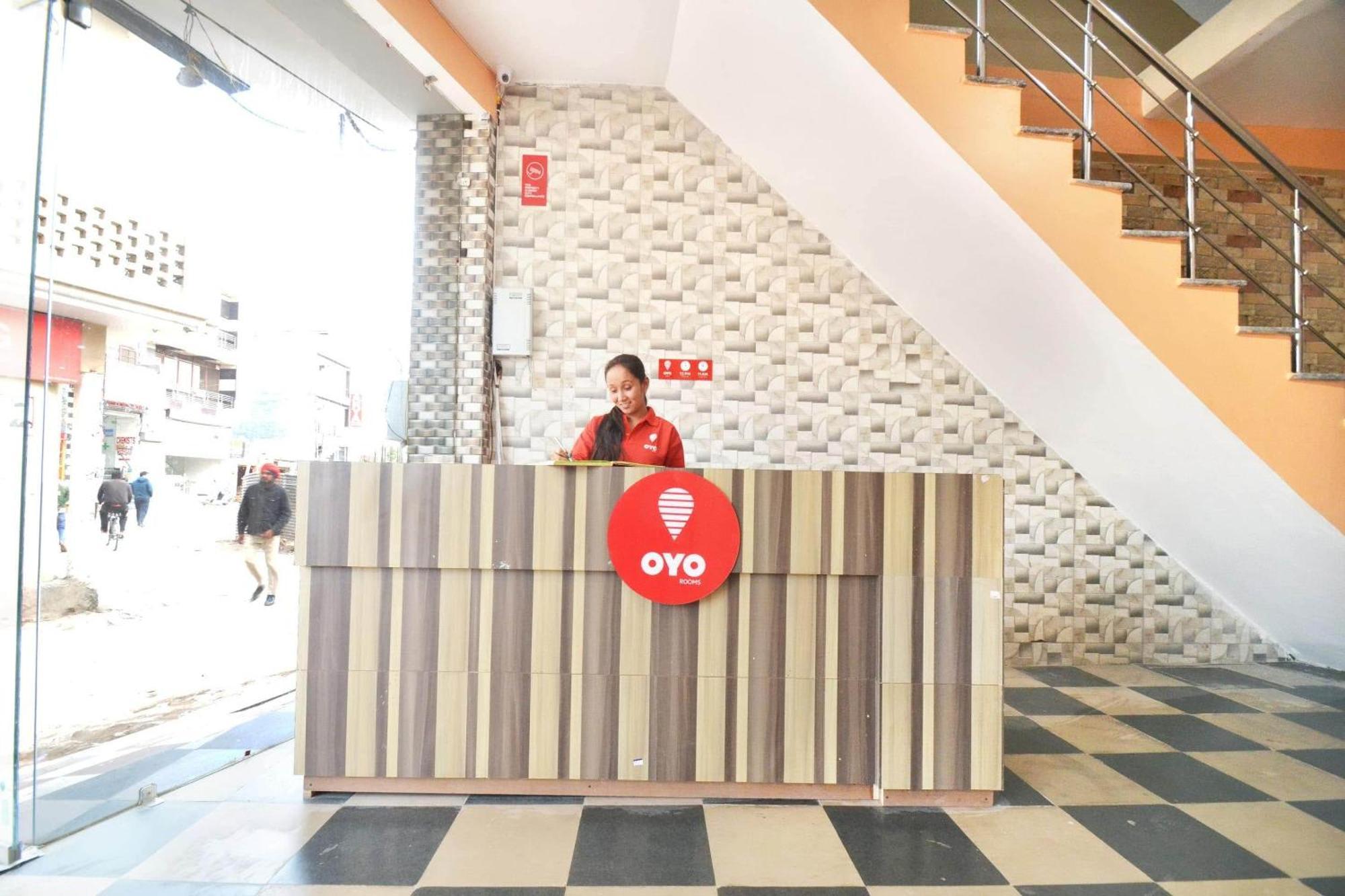 Hotel O Galaxy Nayagaon ภายนอก รูปภาพ