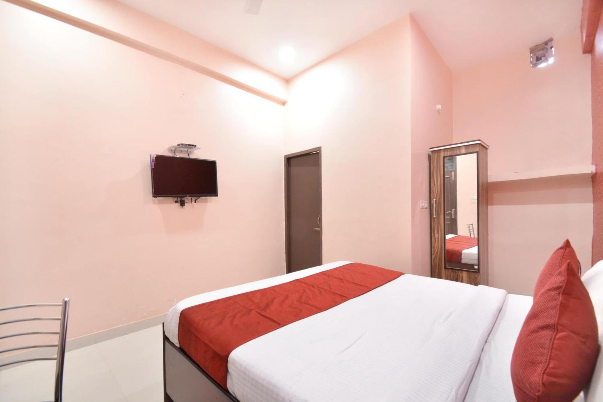 Hotel O Galaxy Nayagaon ภายนอก รูปภาพ