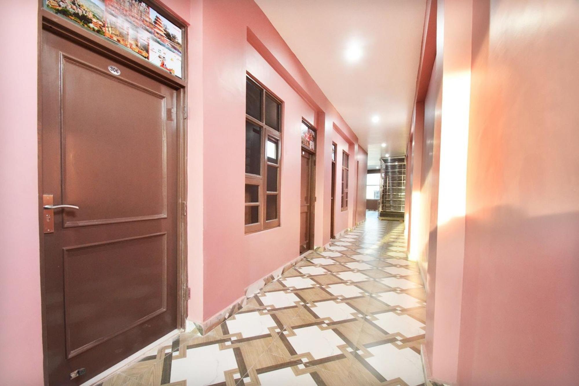 Hotel O Galaxy Nayagaon ภายนอก รูปภาพ